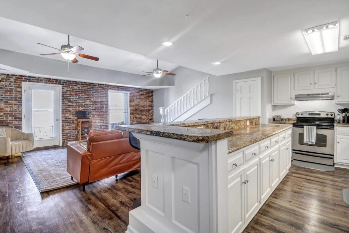 Eagle'S Landing Loft-Downtown Above Bull & Barrel Leilighet Statesboro Eksteriør bilde