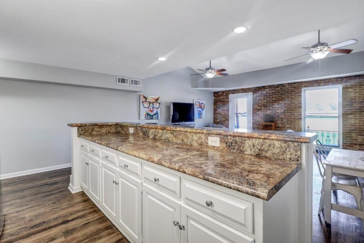 Eagle'S Landing Loft-Downtown Above Bull & Barrel Leilighet Statesboro Eksteriør bilde
