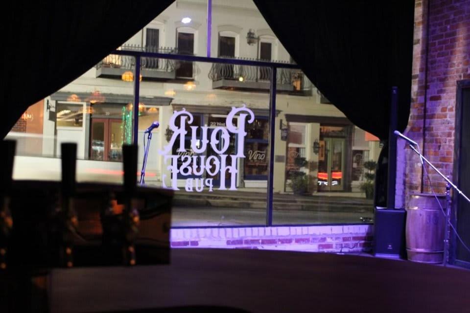 Eagle'S Landing Loft-Downtown Above Bull & Barrel Leilighet Statesboro Eksteriør bilde