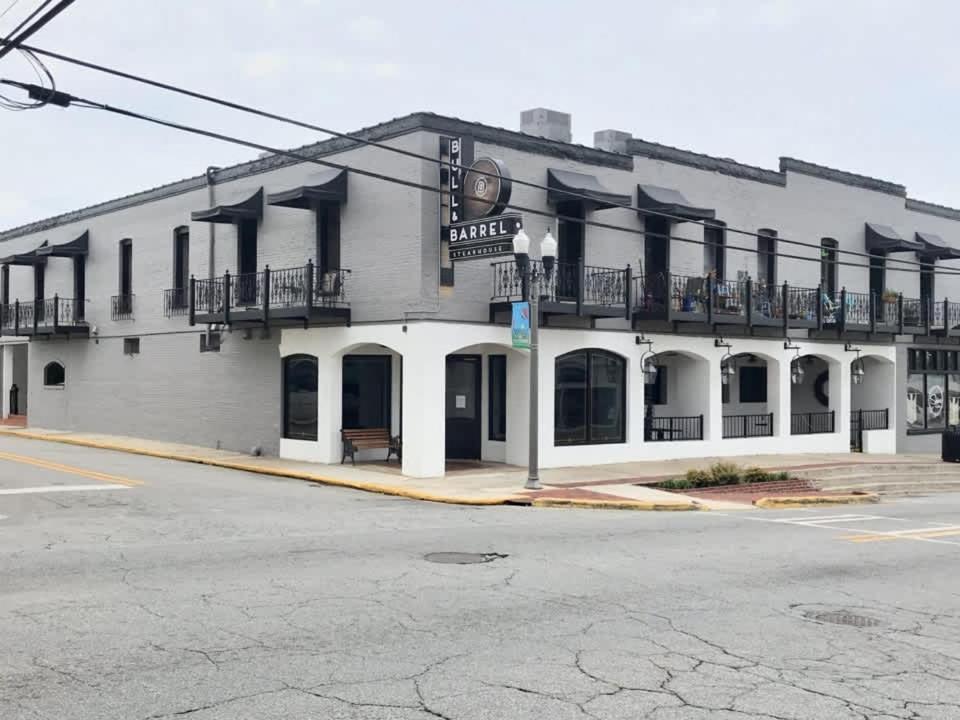 Eagle'S Landing Loft-Downtown Above Bull & Barrel Leilighet Statesboro Eksteriør bilde